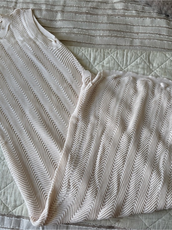 Zara Dresses & Skirts - Zara Light Cream Chevron Knit Midi Dress